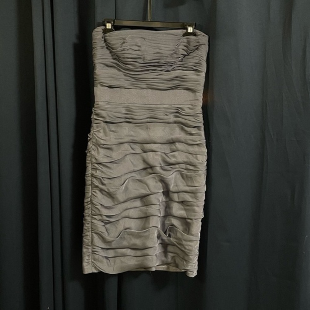 MONIQUE LHUILLIER BRIDESMAIDS
Strapless Mini Dress prom